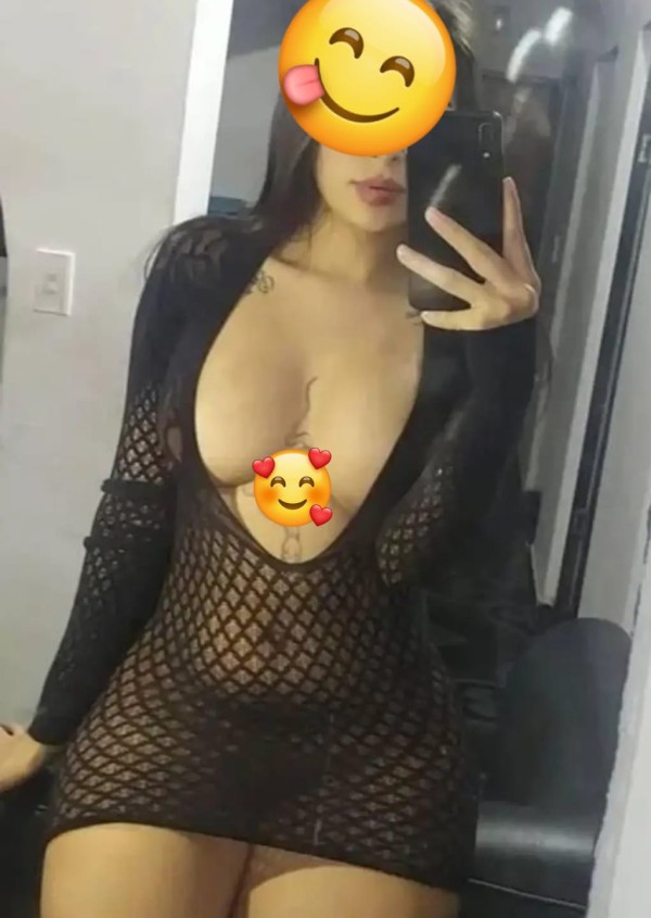 Morena joven guapa implicada muy cachonda