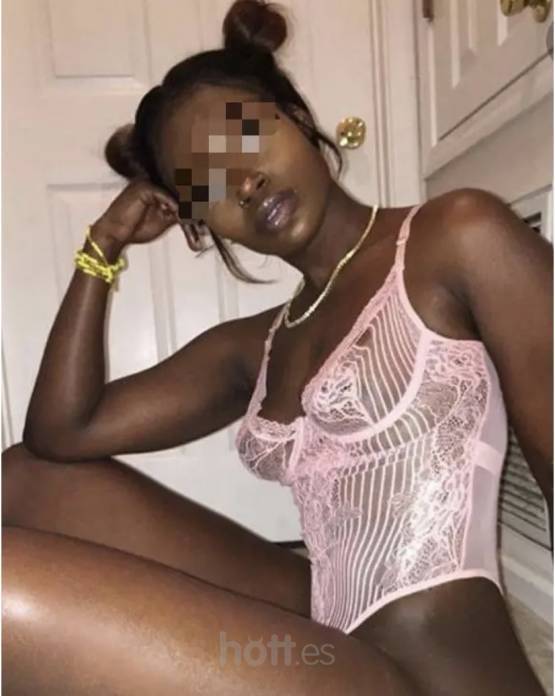 ENCANTADORA NEGRITA COLOMBIANA SOLO SALIDAS