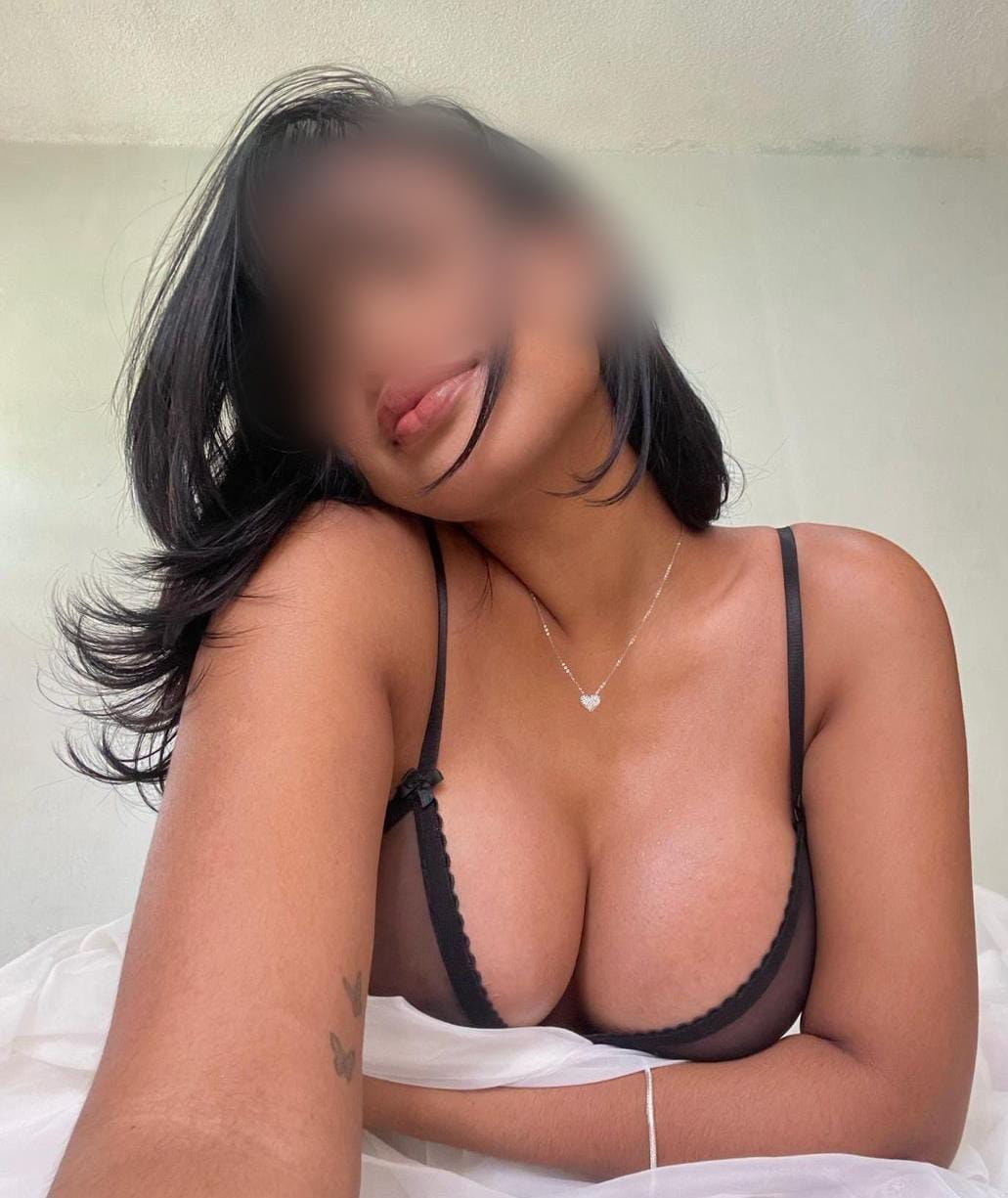 SENSUAL MORENAZA EXPERTA EN EL SEXO RICO