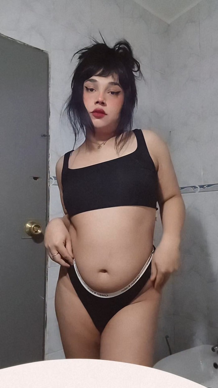 TRANS GUARRILLA MUY FEMENINA Y LECHERA