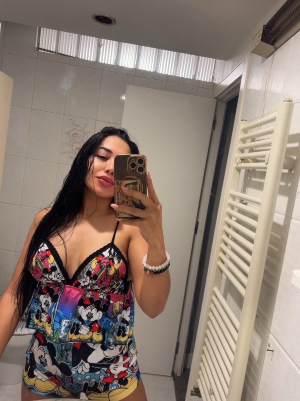 Dulce Isabella  634080979   23años latina divertida y fiestera a tope