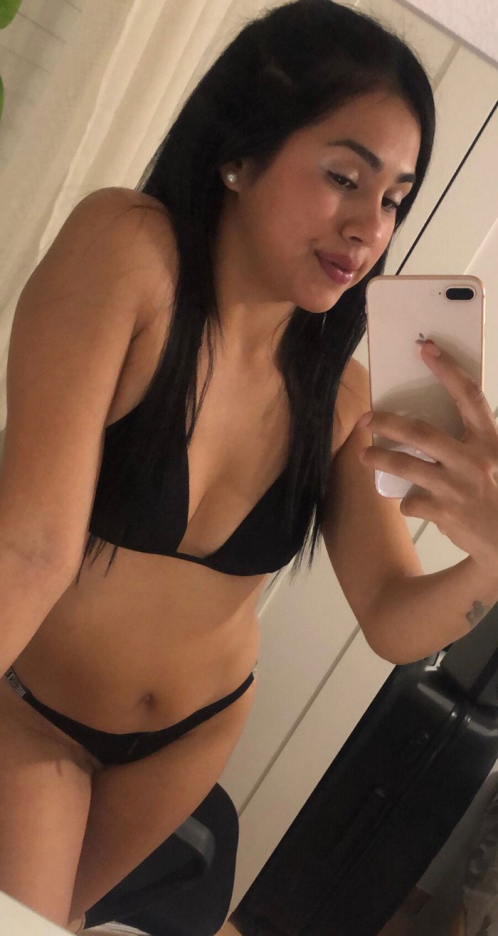 LATINA MORBOSA Y SUPER SENSUAL DISPUESTA A TODO