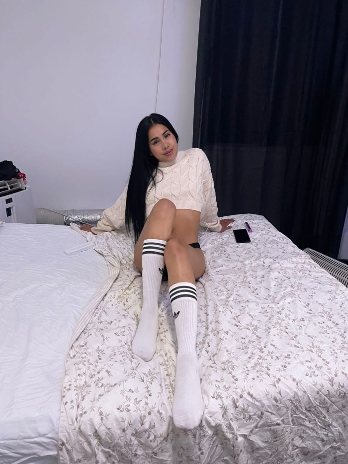 LATINA MORBOSA Y SUPER SENSUAL DISPUESTA A TODO