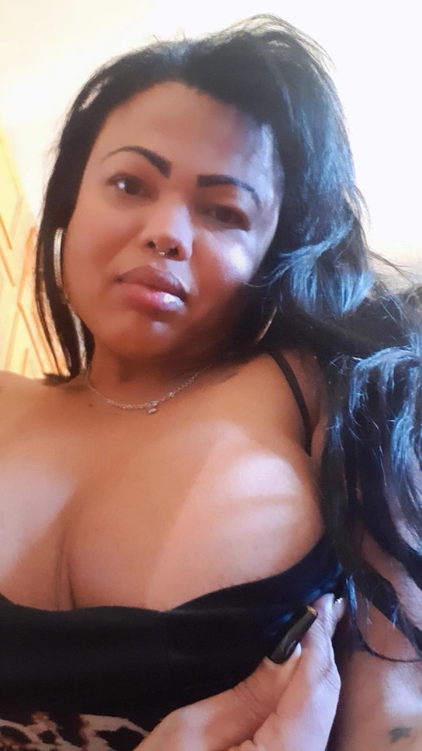 Victoria travesti Garganta profunda Lechera