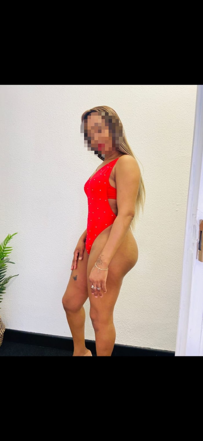 Mulata caliente por primera vez en la zona