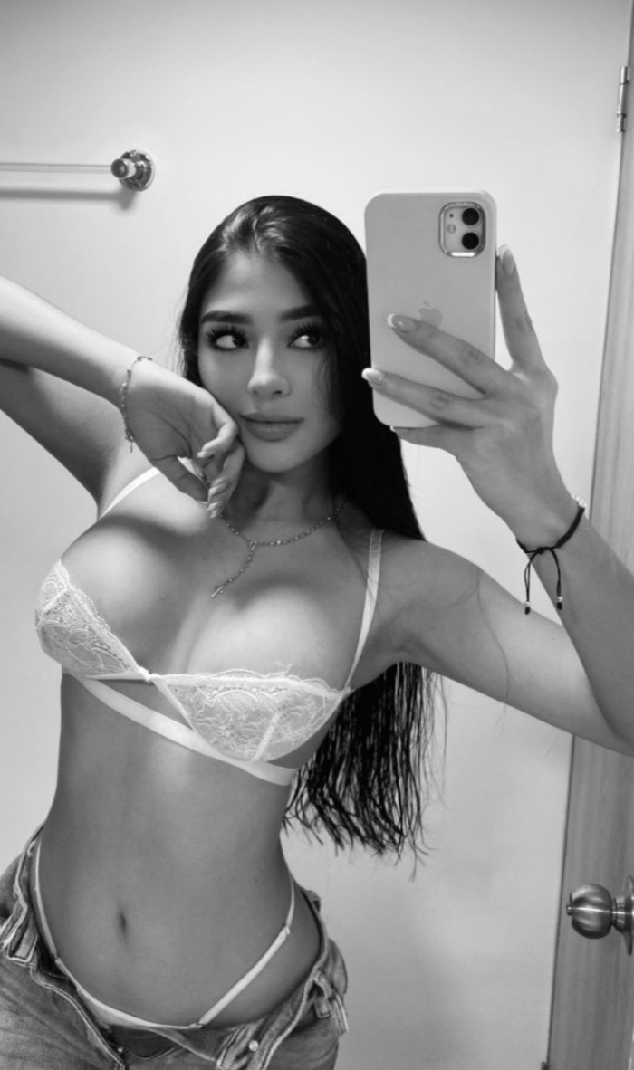 Bebesita dulce latina encantadora