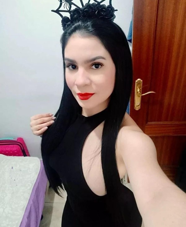 HOLA MI NOMBRE ES PATY  UNA CHICA VENEZOLANA RECIEN LLEGADA 634844592