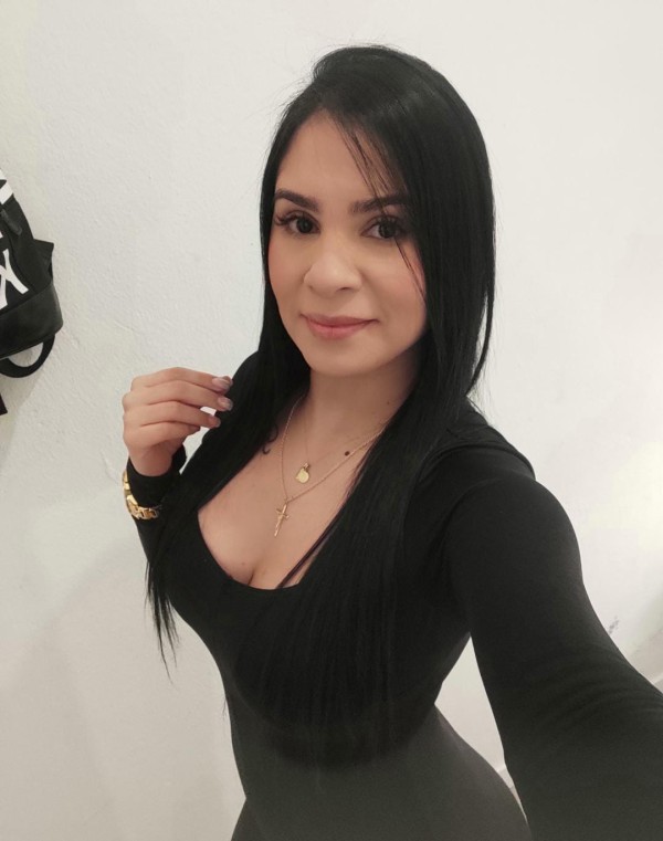 HOLA MI NOMBRE ES PATY  UNA CHICA VENEZOLANA RECIEN LLEGADA 634844592