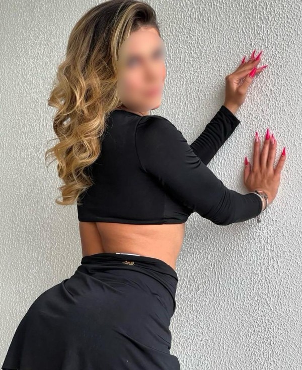 SOFÍA RUBIA SEXY Y FIESTA SIN PRISA APARTAMENTO PRIVADO Y DESPLAZAMIENTO!