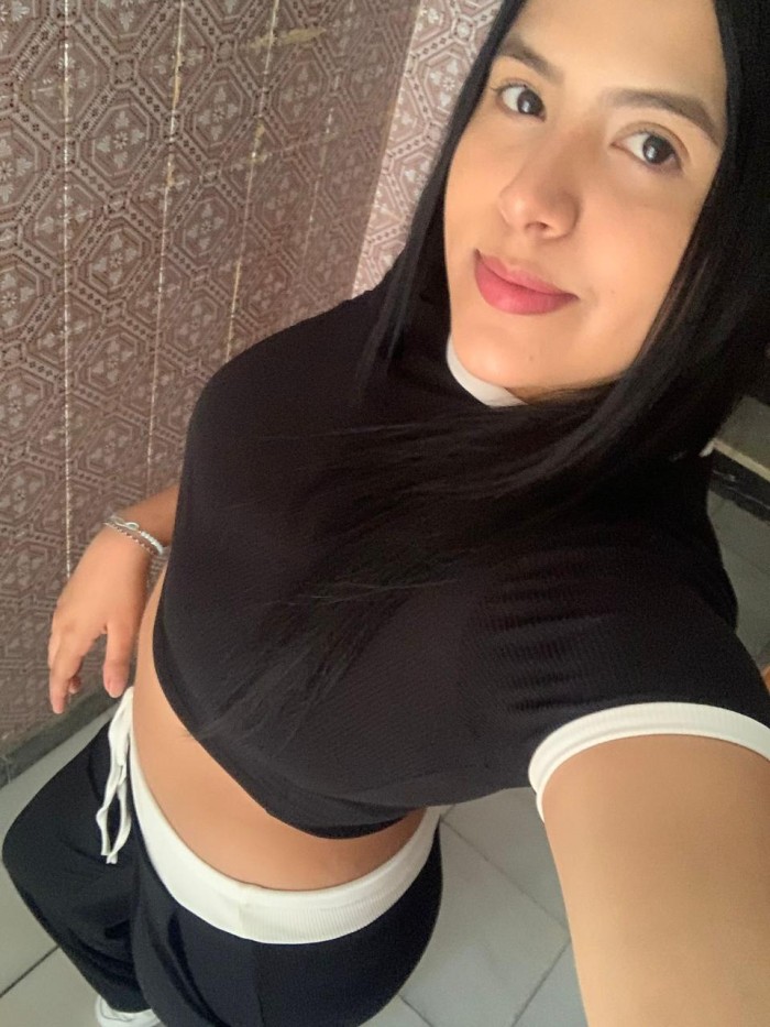 **RECIEN LLEGADA**JOVEN MORENA COLOMBIANA EN REUS