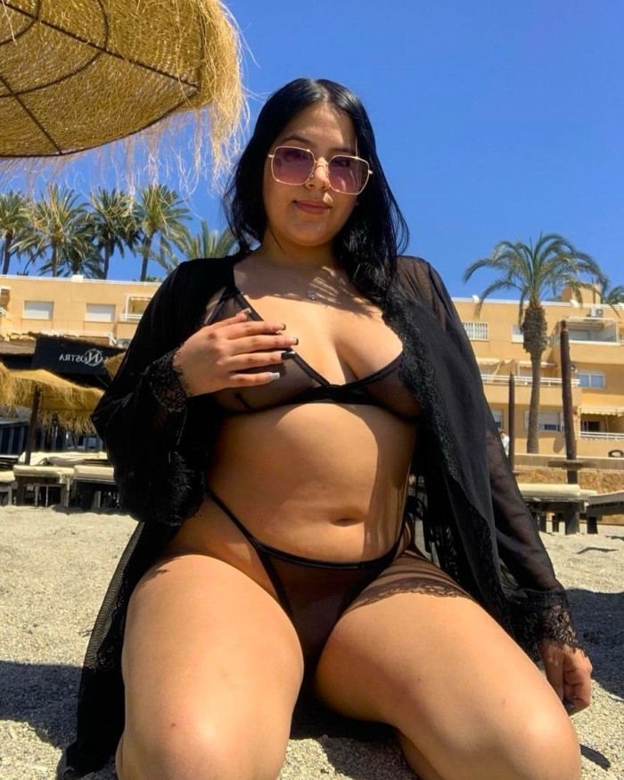 **RECIEN LLEGADA**JOVEN MORENA COLOMBIANA EN REUS