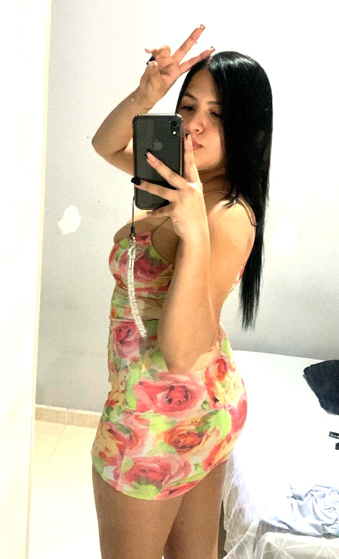 **RECIEN LLEGADA**JOVEN MORENA COLOMBIANA EN REUS