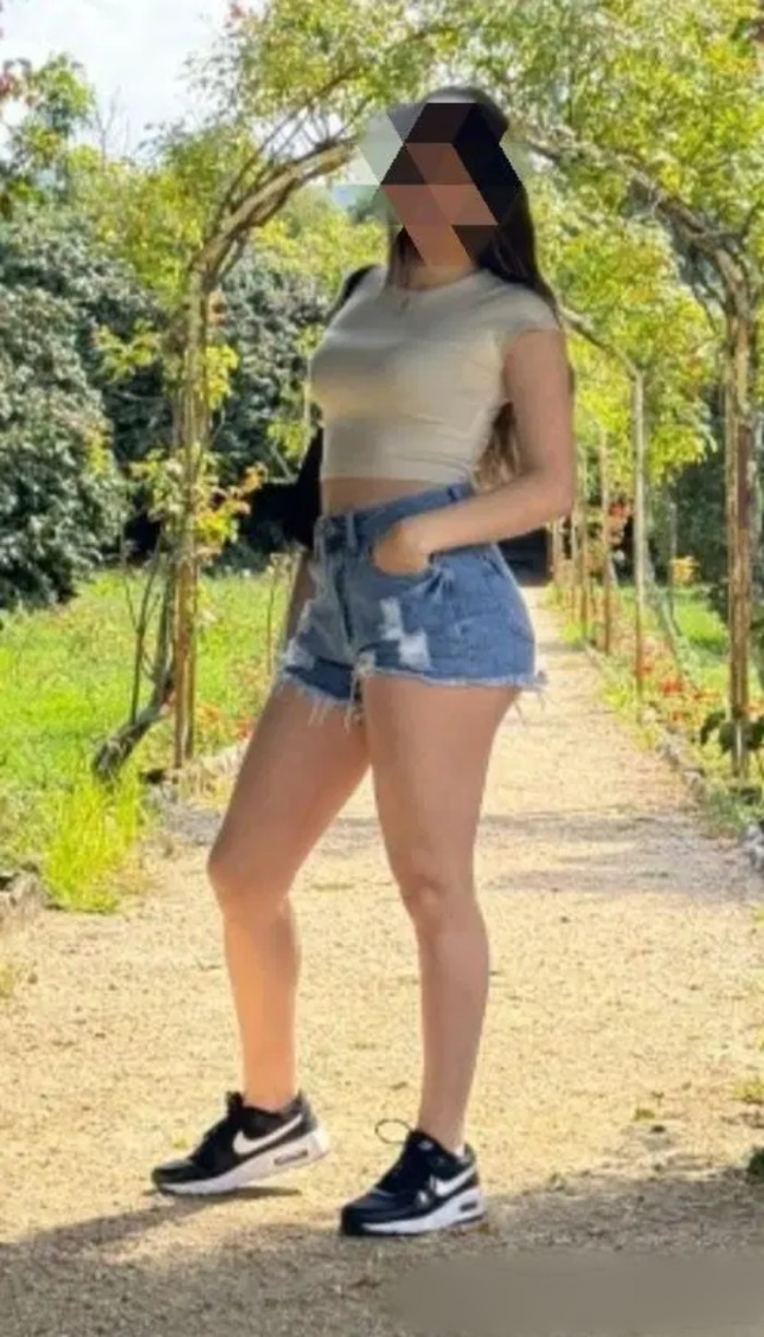 Estoy disponible, morena delgada dulce