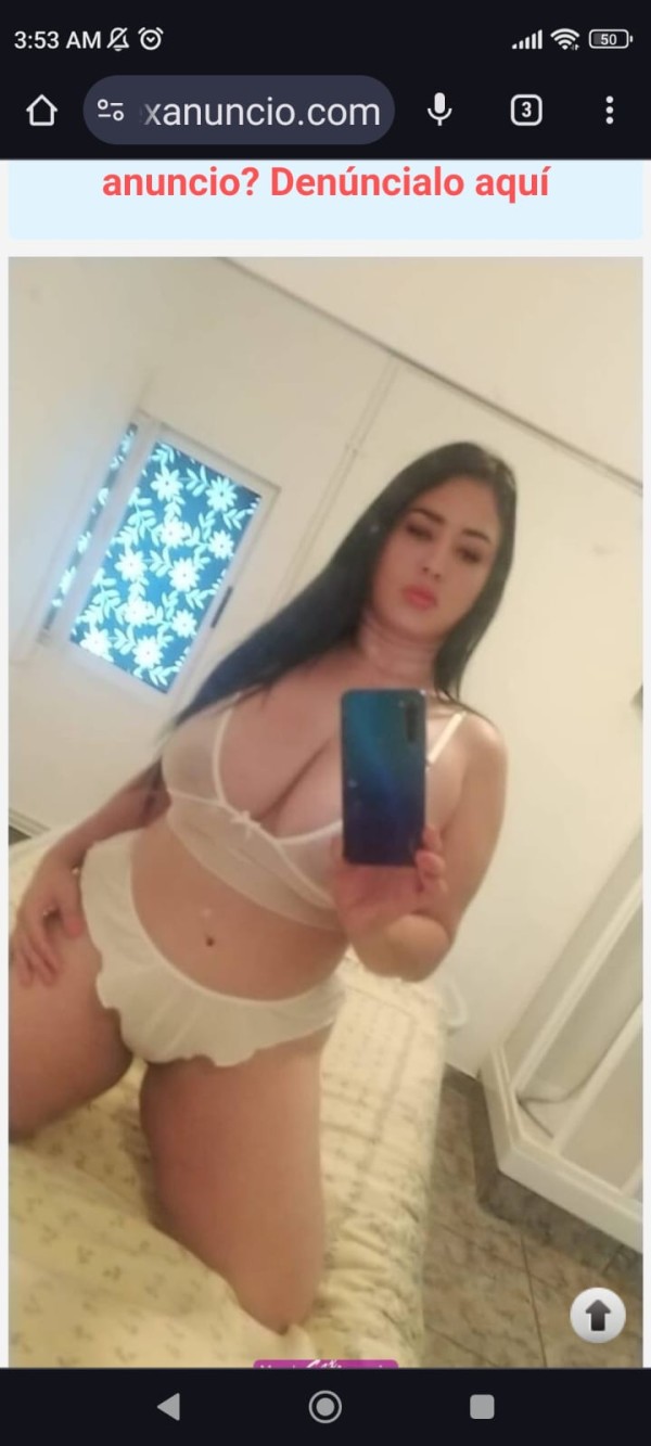 Latina jugetona implicada cariñosa ardiente