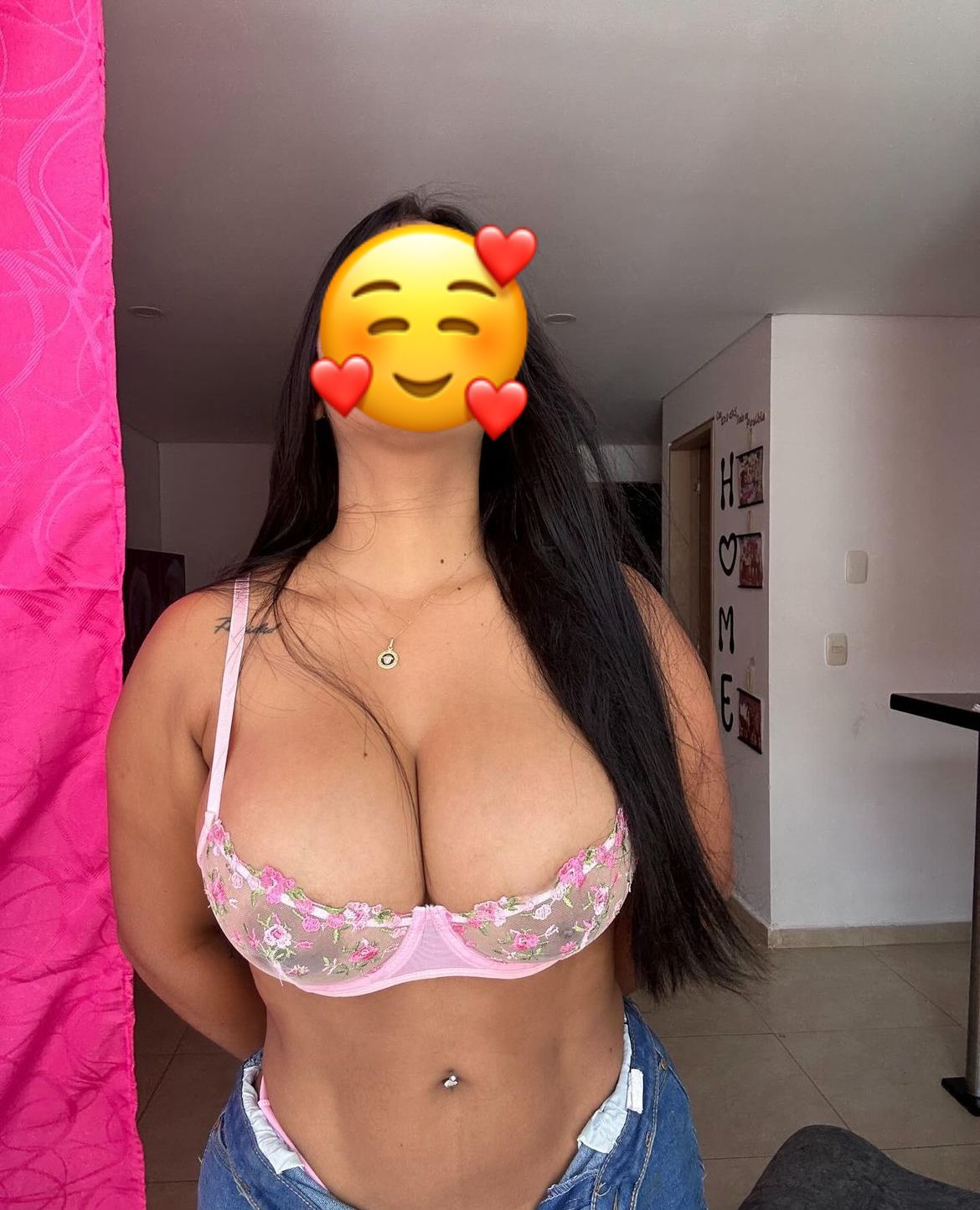 Sexy y encantadora por primera vez en la zona