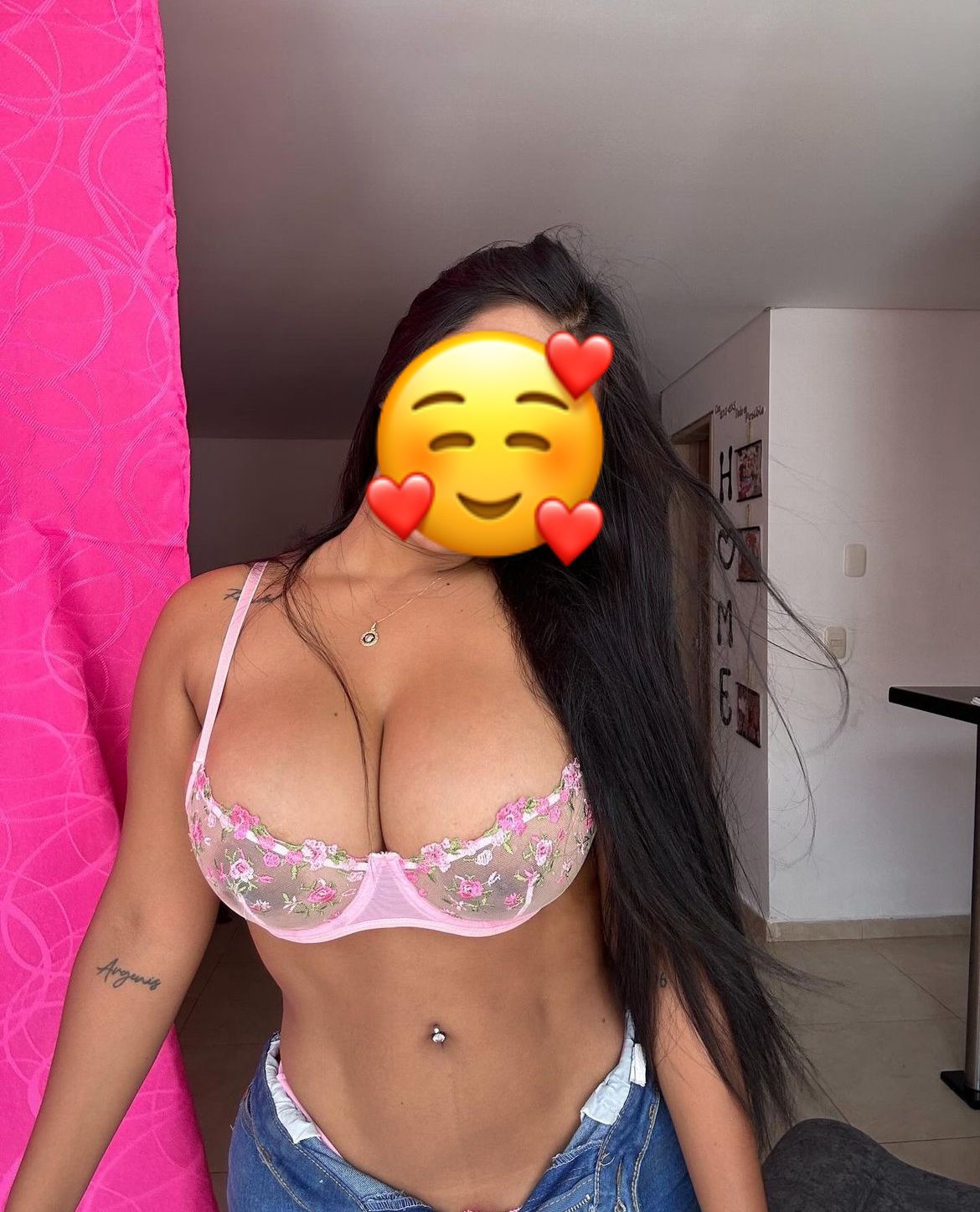 Sexy y encantadora por primera vez en la zona