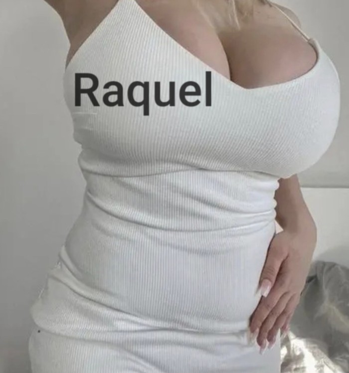 Raquel madura sexy con pechos grandes