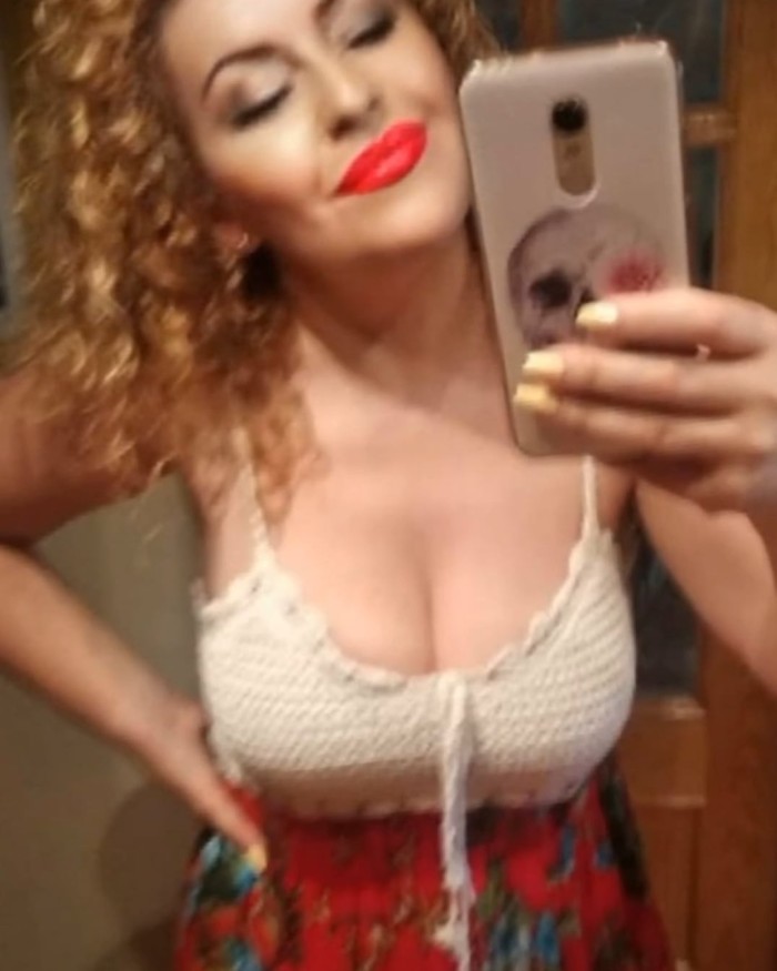 MADURITA ESPAÑOLA VENDO CONTENIDO XXX