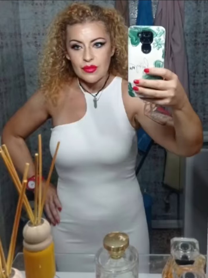 MADURITA ESPAÑOLA VENDO CONTENIDO XXX