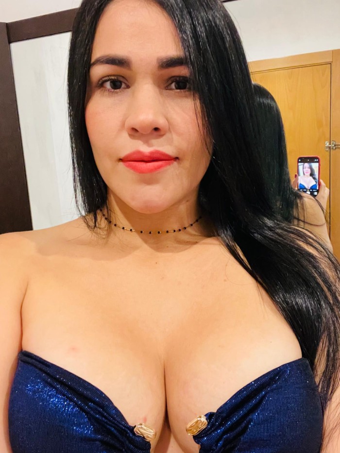 Hermosa latina super hot (VIA JULIA)