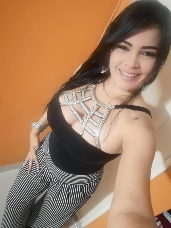 Venezolana tetorras firmes profesional absorbe leche