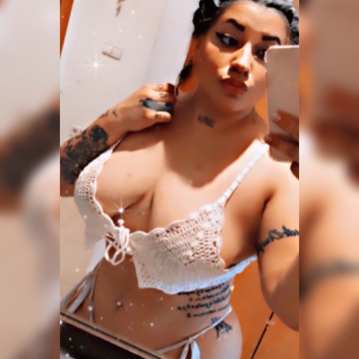 LATINA SENSUAL Y ENTREGADA