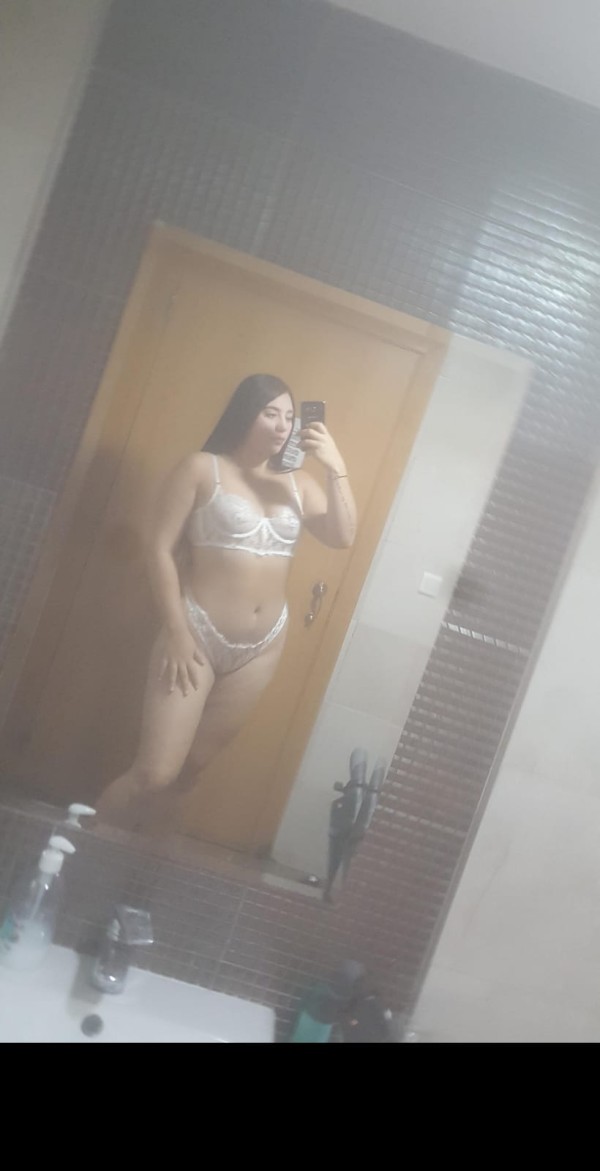 Hermosa colombiana de 24 años independiente