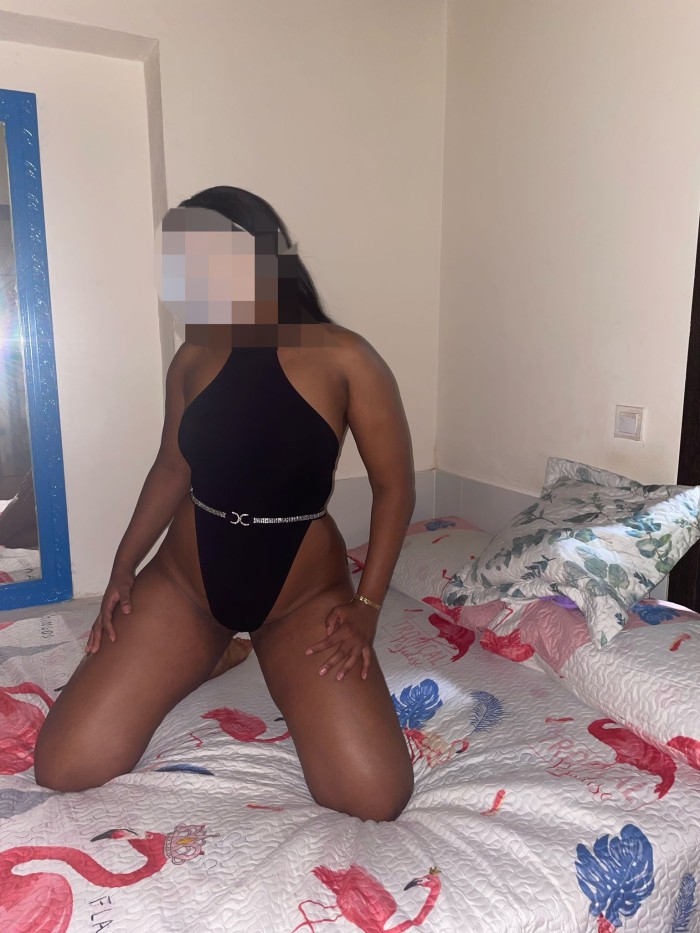 soy una chica negra solo para caballeros que usted