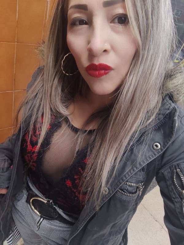 Escort delgada  2h 150€ rubia tetona Bilbao