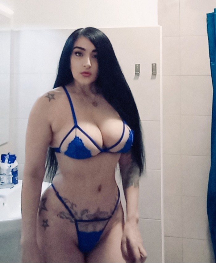 Sevillana atractiva escort