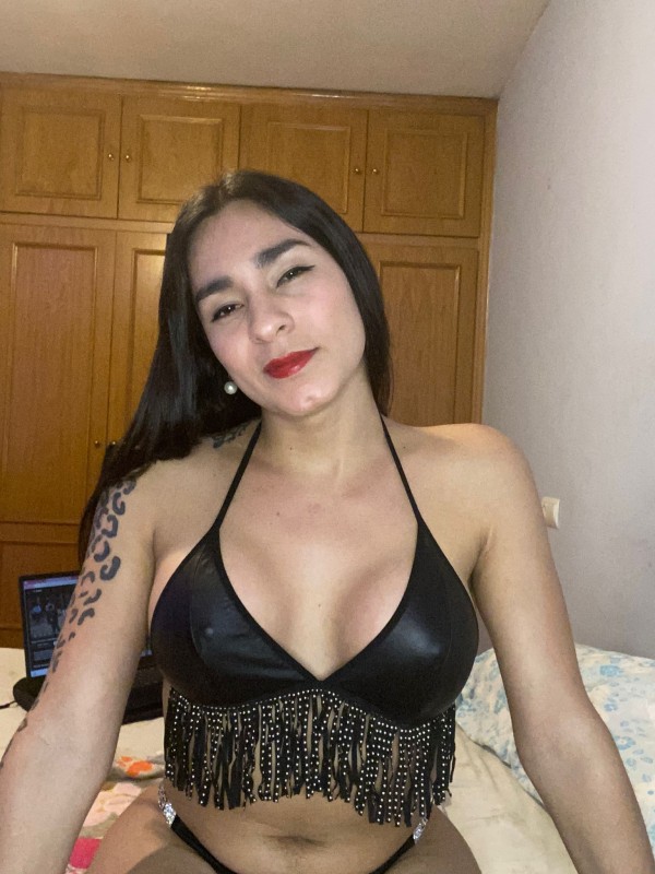 chica tran caliente dispuesta a seguirte el juego