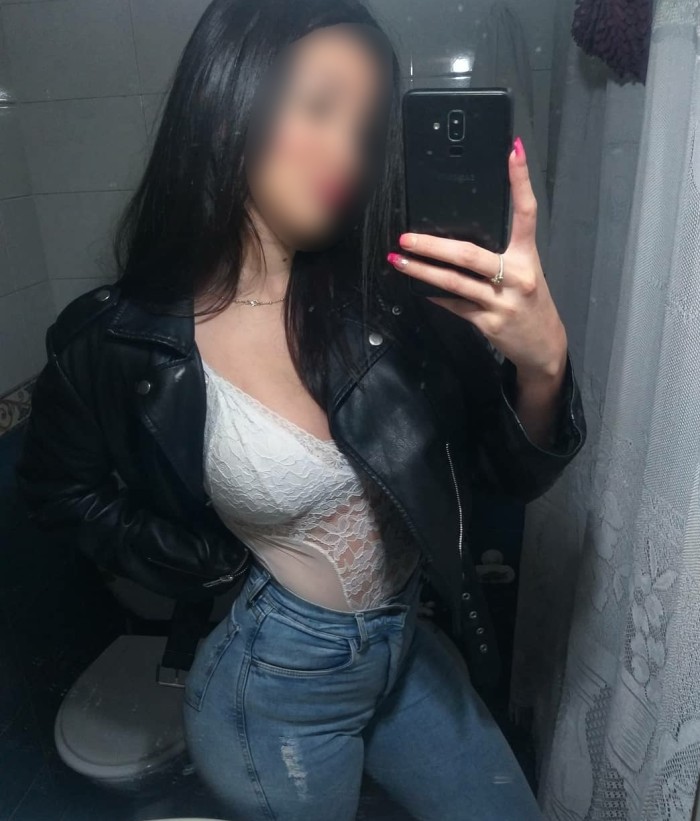 JOVENCITA JUGUETONA CON TU POLLA