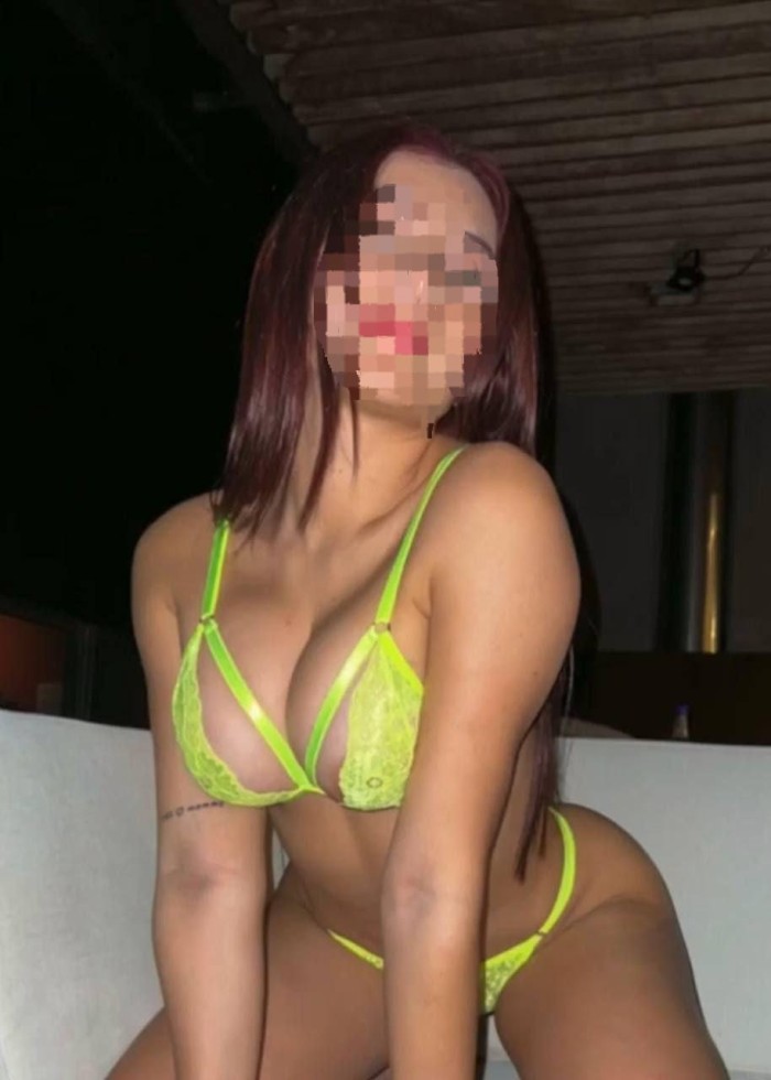 UNA COLOMBIANA MUY PERRA Y BIEN CACHONDA