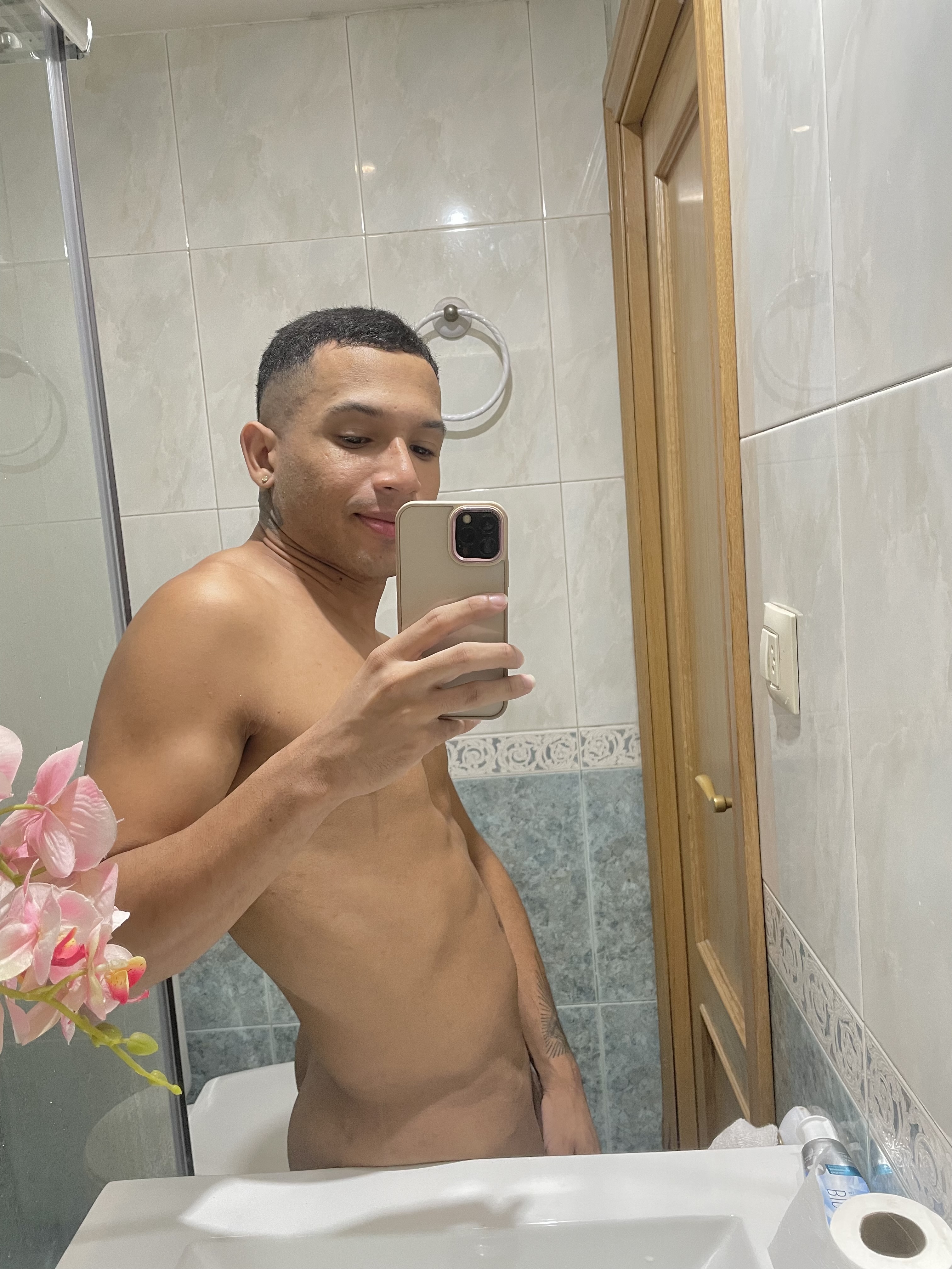 Niñato FLACO ATLÉTICO POLLON Y CULON LATINO BISEX