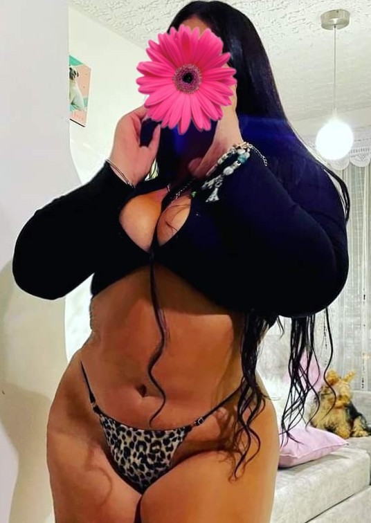 Guapísima latina super cariñosa y complaciente