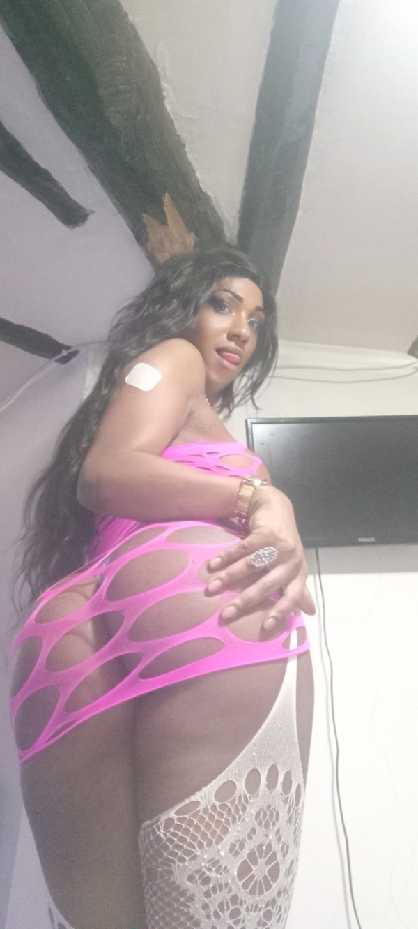 Ola soy gleicy una trans femenina versátil