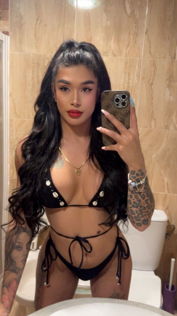 HERMOSA TRANS SUPER CACHONDA FEMENINA DE PASO