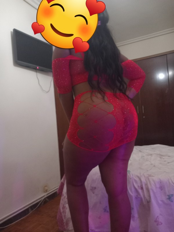 EXUBERANTE CHICA GUAPA LATINA CON 1,83>>centimetro muí alta y guapa