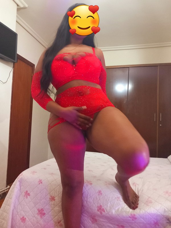 EXUBERANTE CHICA GUAPA LATINA CON 1,83>>centimetro muí alta y guapa