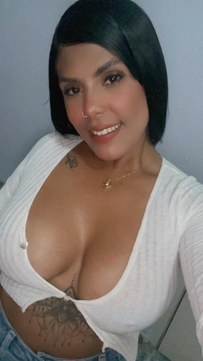 VENEZOLANA CALIENTE LE ENCANTA MAMAR