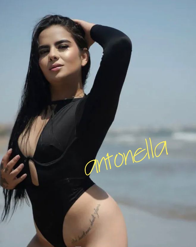 Jovencita Latina…1 vez en puerto de la cruz.