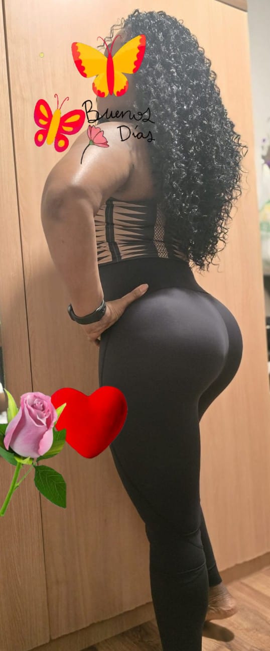 Hola soy la negra caliente que te ara el amor