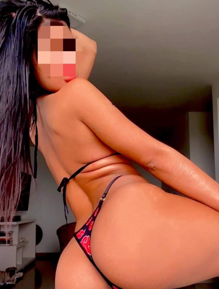 Colombiana morena cuerpo natural