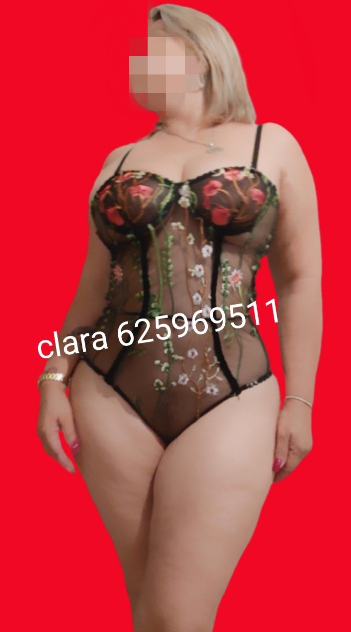 Clara colombiana madurita rubia con curvas