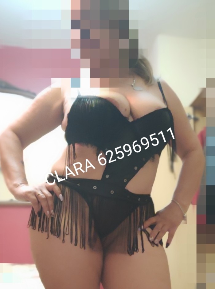 Bella latina madurita rubia cariñosa amable clara