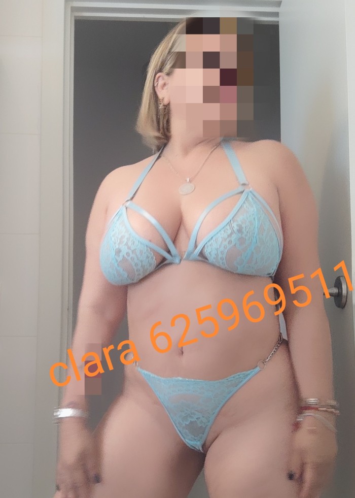 Bella latina madurita rubia cariñosa amable clara