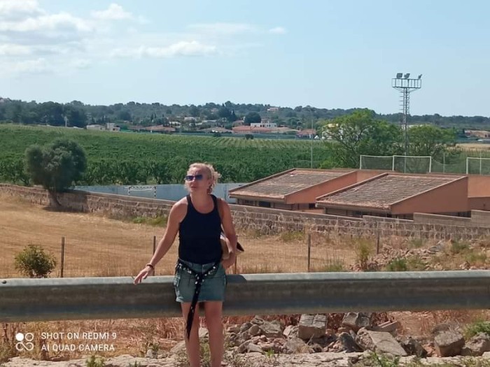 Carolina, mallorquina, madurita. Sola en casa