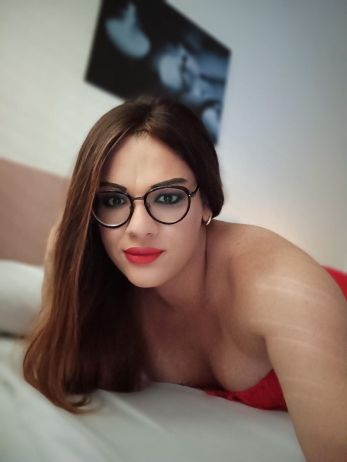 TRAVESTI RAFAELLA ARAUJO,LAS 24 H