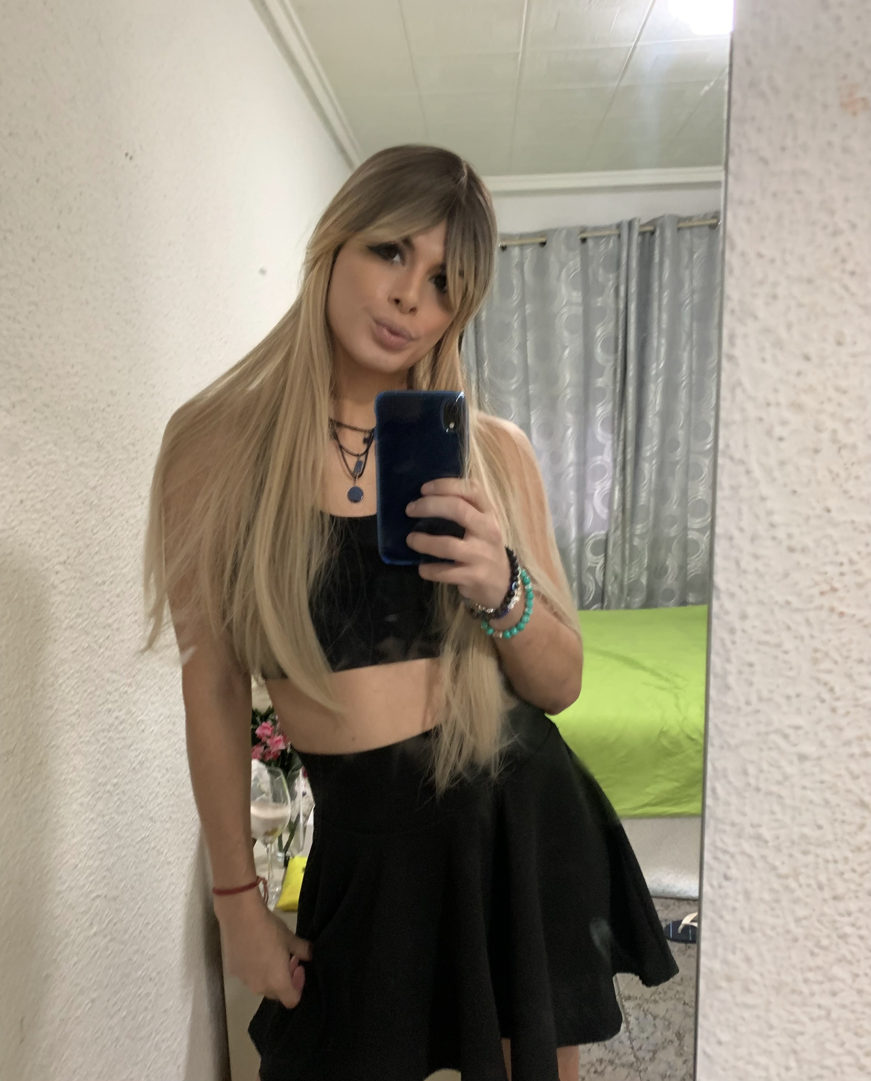 ALEJANDRA LINDA RUBIA TRANS FEMENINA SEXY HERMOSA