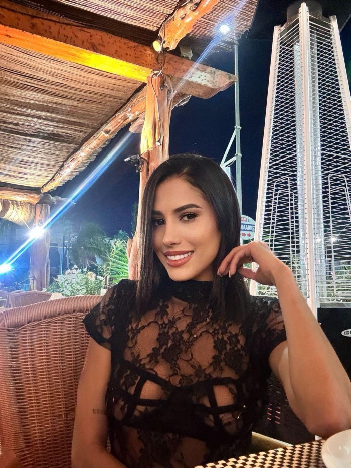 BOMBON VENEZOLANA JOVENCITA ARDIENTE EN LA SAGRADA